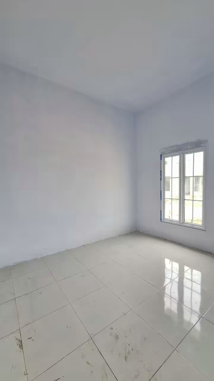 Kamar Tidur Bersih & Jendela Grid